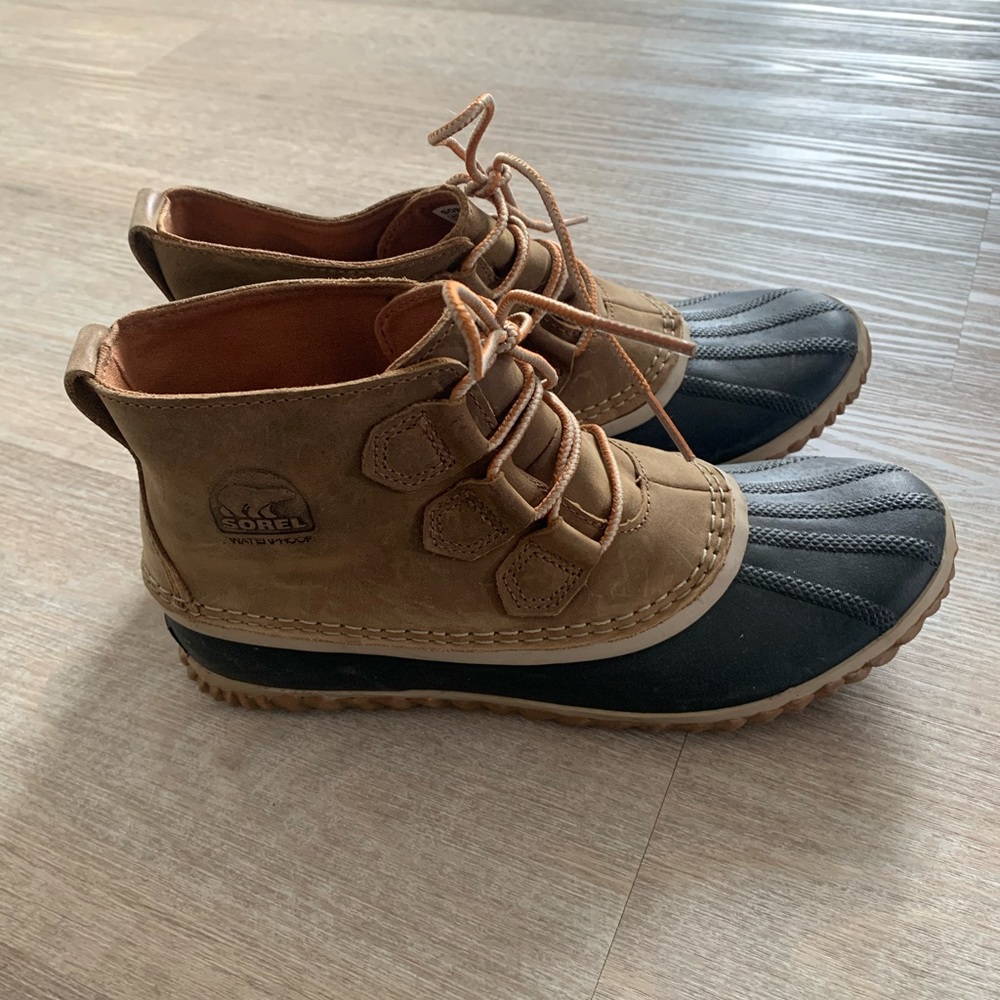 SOREL waterproof out and about boots! Excellent condition.